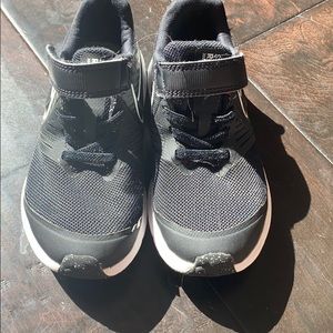 Kids Nike star runner black and white 10.5